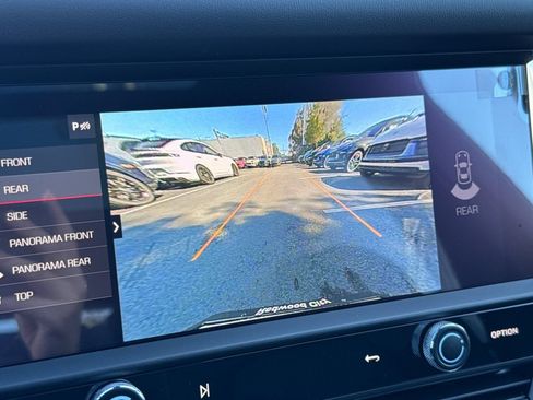 Certified 2026 Porsche Macan AWD/4WD image 23