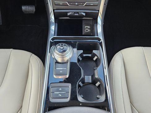 Used 2020 Ford Edge Titanium image 12