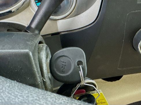 Used 2007 Chevrolet Silverado 1500 LT w/ Suspension Package, Off-Road" image 32