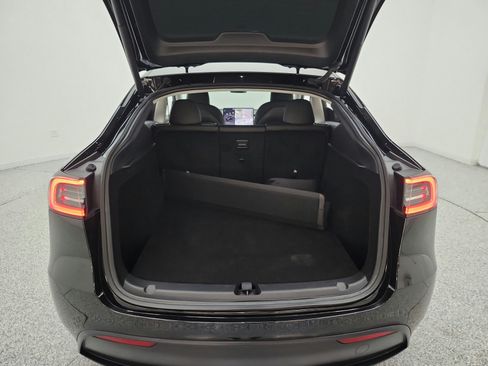 Used 2023 Tesla Model Y Performance AWD/4WD image 18