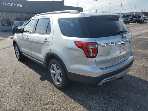 Used 2017 Ford Explorer XLT w/ Equipment Group 202A AWD/4WD image 6