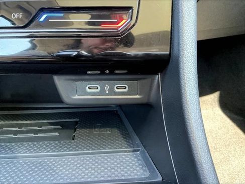 Used 2025 Volkswagen Jetta SE FWD image 17