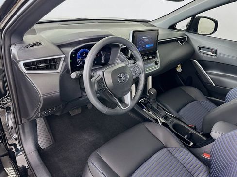 Used 2025 Toyota Corolla Cross XSE image 9