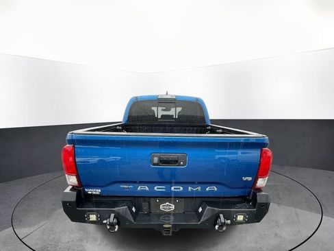 Used 2018 Toyota Tacoma TRD Off-Road image 6