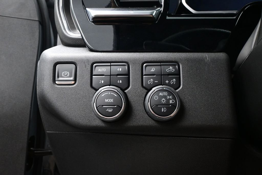 Used 2026 Chevrolet Silverado 1500 RST AWD/4WD image 31