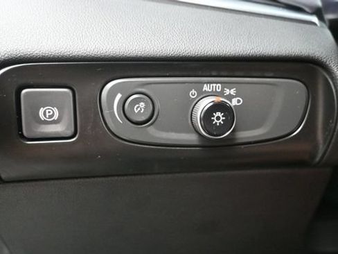 Used 2018 Buick Enclave Premium AWD/4WD image 17