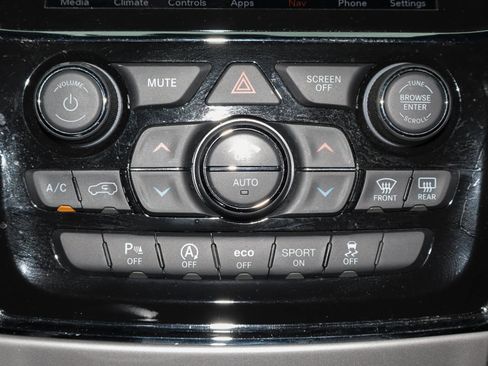 Used 2022 Jeep Grand Cherokee Laredo X AWD/4WD image 21