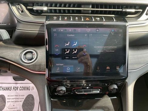 Certified 2023 Jeep Grand Cherokee Limited AWD/4WD image 18