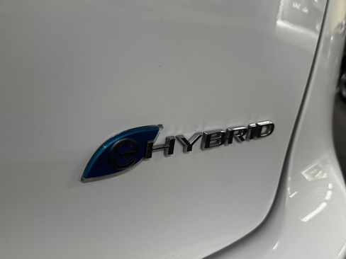 Used 2023 Chrysler Pacifica Limited FWD image 7