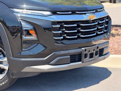 Used 2025 Chevrolet Equinox LT FWD image 3