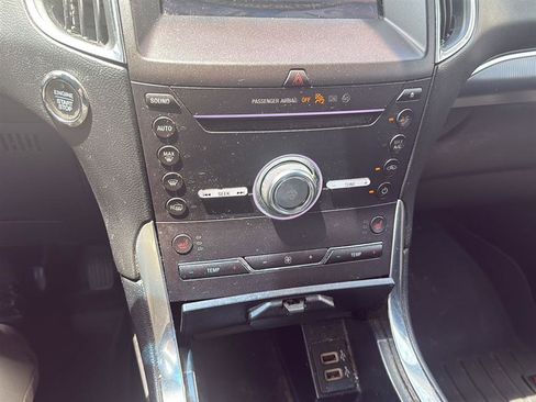 Used 2019 Ford Edge Titanium FWD image 7