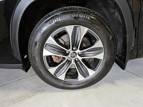 Used 2025 Toyota Highlander XLE AWD/4WD image 15