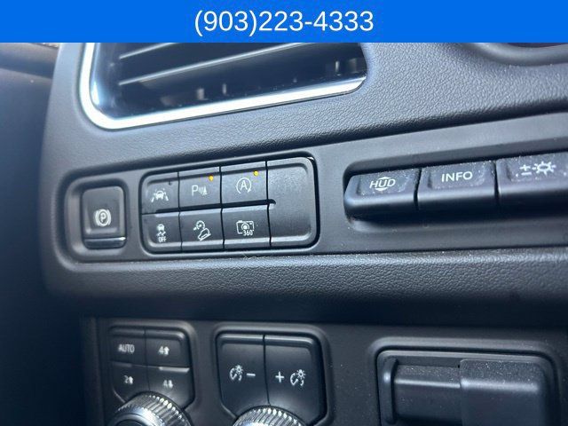Used 2024 GMC Yukon AT4 w/ Technology Package AWD/4WD image 15