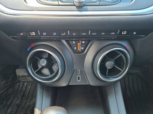 Used 2020 Chevrolet Blazer LT FWD image 18