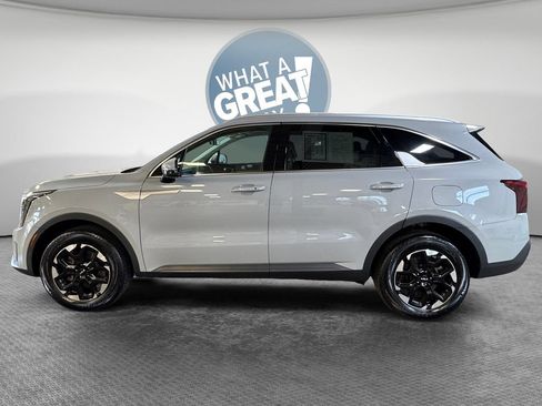Certified 2024 Kia Sorento S w/ Panoramic Sunroof Package AWD/4WD image 7