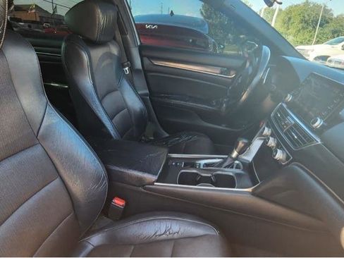 Used 2018 Honda Accord Sport image 10