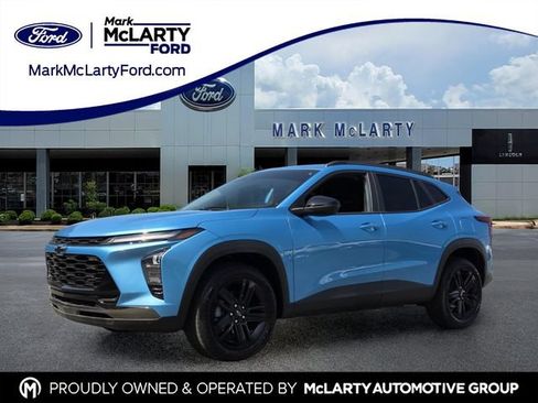 Used 2025 Chevrolet Trax ACTIV w/ Driver Confidence Package FWD image 1