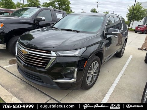 Used 2023 Chevrolet Traverse High Country FWD image 1
