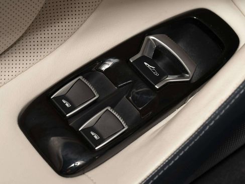 Used 2023 McLaren GT RWD image 17