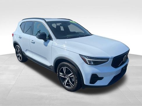 Used 2024 Volvo XC40 B5 Core AWD/4WD image 7