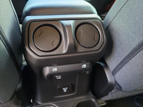 Used 2025 Jeep Gladiator Sport AWD/4WD image 14