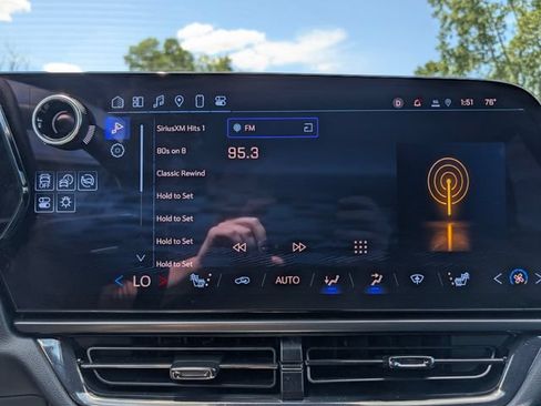 Used 2025 Chevrolet Equinox EV RS w/ LPO, All-Weather Mat Package FWD image 27