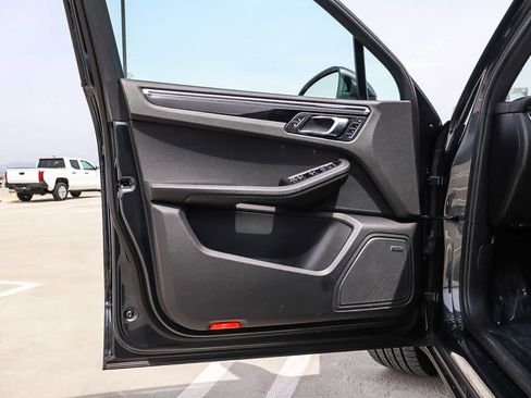 Used 2018 Porsche Macan Sport Edition image 21