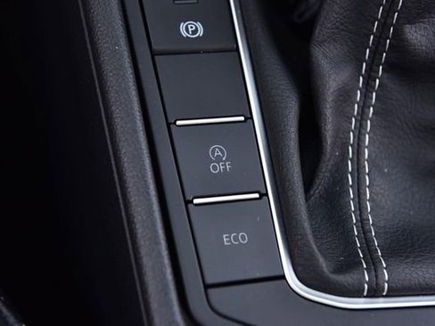 Used 2025 Volkswagen Jetta SE FWD image 18