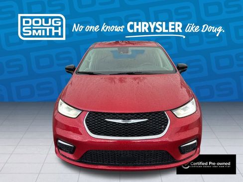 Used 2024 Chrysler Pacifica Touring-L image 8