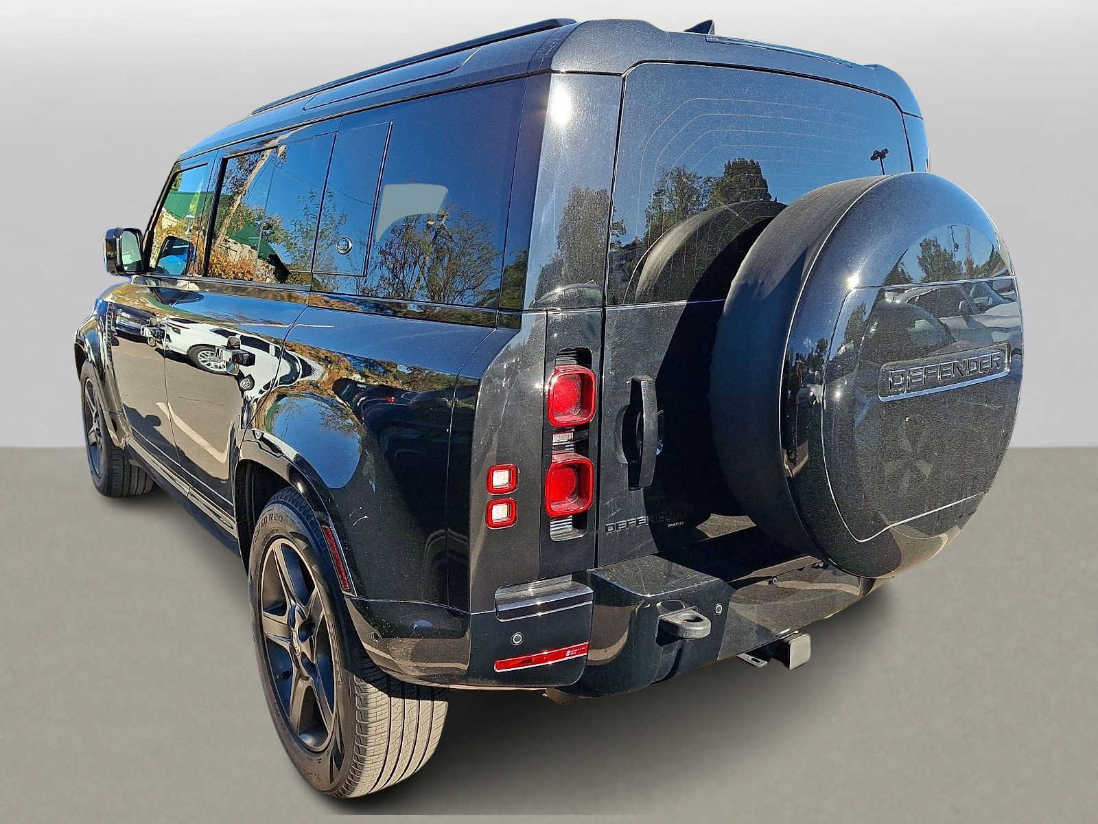 Used 2023 Land Rover Defender 110 X-Dynamic SE AWD/4WD image 4