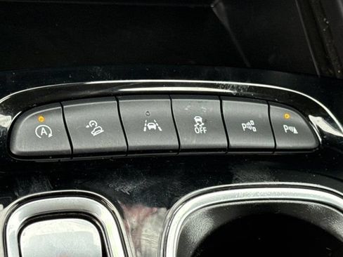 Used 2022 Buick Envision Essence w/ Technology Package II AWD/4WD image 26