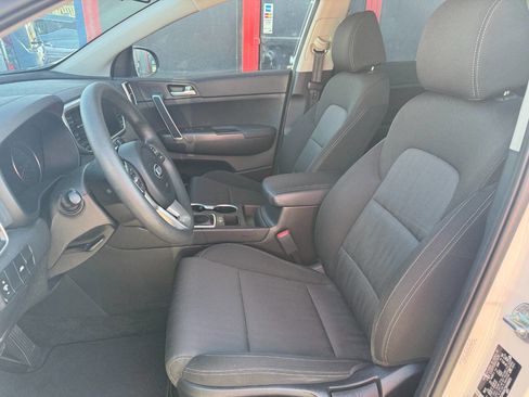 Used 2022 Kia Sportage LX image 12