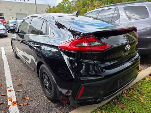 Used 2017 Hyundai Ioniq SEL w/ Tech Package 02 FWD image 4