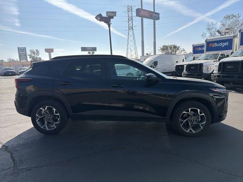 Used 2025 Chevrolet Trax LT w/ LT Convenience Package image 5