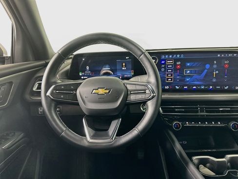 Used 2026 Chevrolet Traverse LT FWD image 17