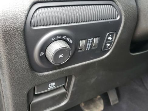 Used 2023 Jeep Wagoneer L 4WD w/ Premium Group I image 15