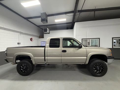 Used 2004 Chevrolet Silverado 1500 w/ Light Duty Power Package image 3
