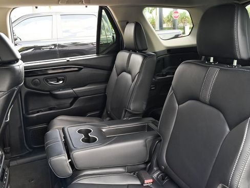 Used 2025 Honda Pilot EX-L image 17