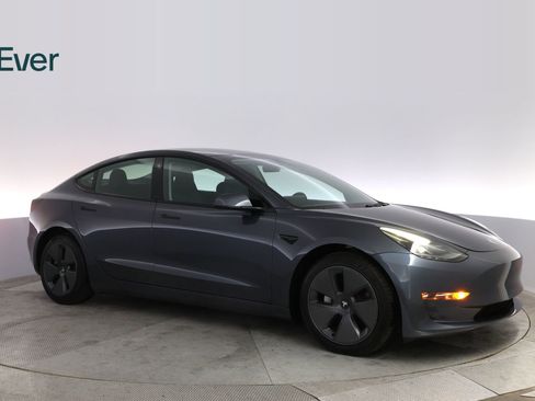 Used 2023 Tesla Model 3 Standard Range image 14