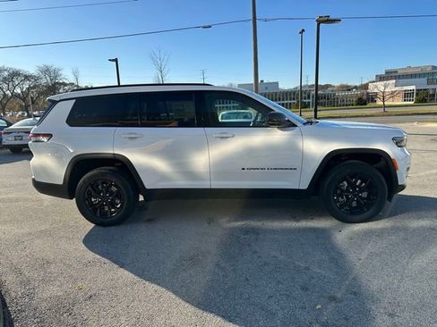 New 2025 Jeep Grand Cherokee L Altitude AWD/4WD image 5