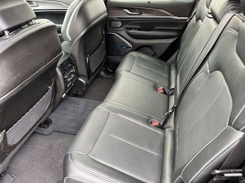 Used 2023 Jeep Grand Cherokee Overland w/ Luxury Tech Group IV image 19