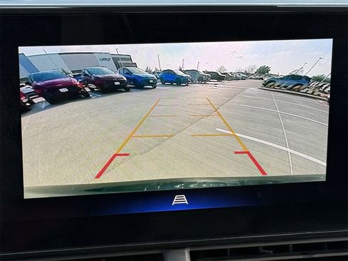 Certified 2025 Chevrolet Trax LT image 17