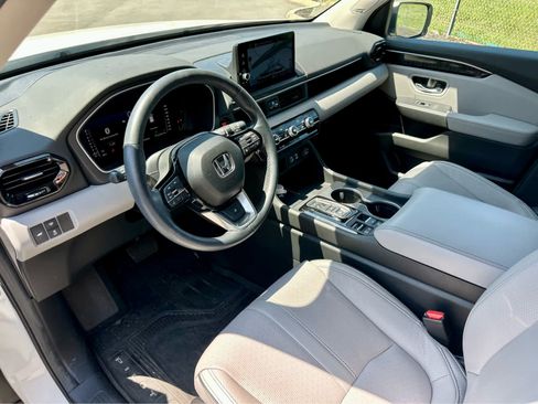 Used 2025 Honda Pilot Elite image 11