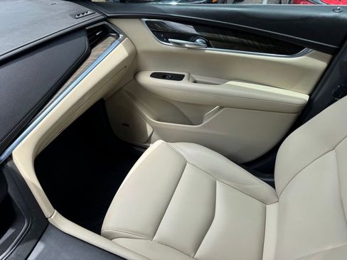 Used 2018 Cadillac XT5 FWD image 24