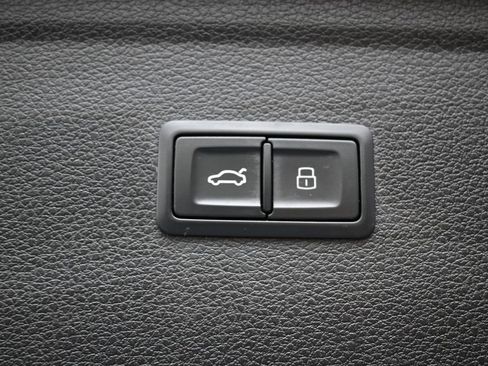 Used 2022 Audi Q5 e Premium w/ Convenience Package AWD/4WD image 21
