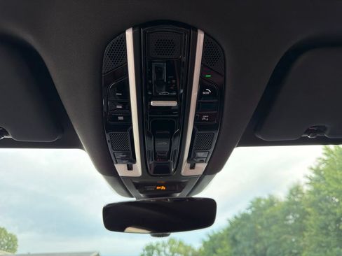 Used 2019 Porsche Cayenne AWD/4WD image 36