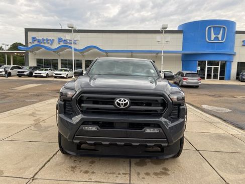 Used 2025 Toyota Tacoma SR5 AWD/4WD image 3