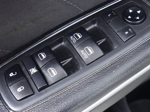 Used 2019 Dodge Charger SXT image 25