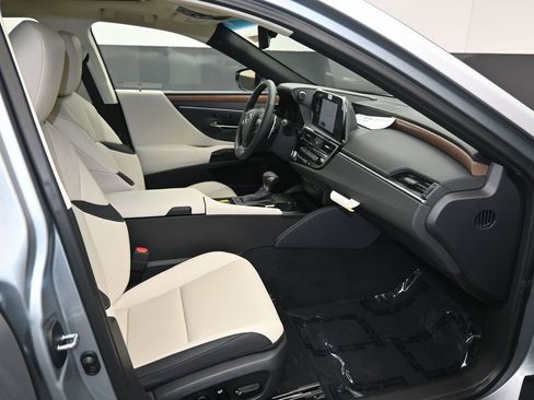 New 2025 Lexus ES 350 w/ Premium Package image 11