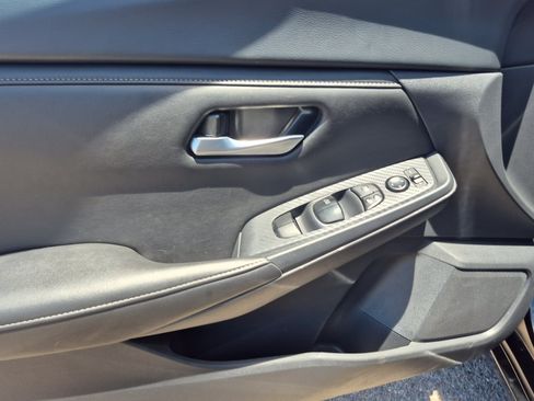 Used 2025 Nissan Sentra SV FWD image 14